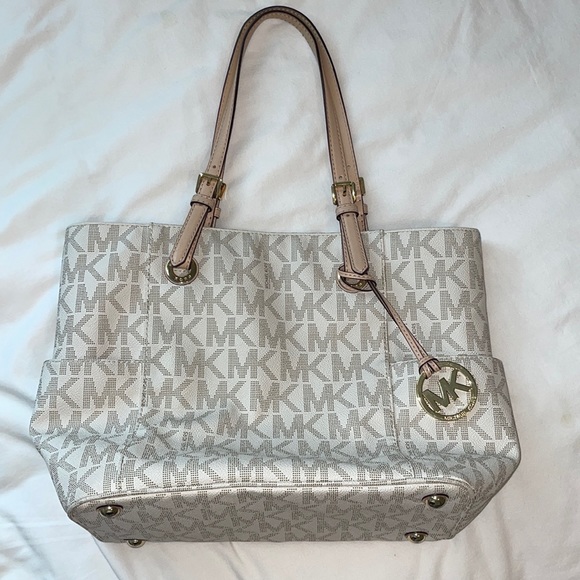 Michael Kors East West Signature Tote - Picture 1 of 4